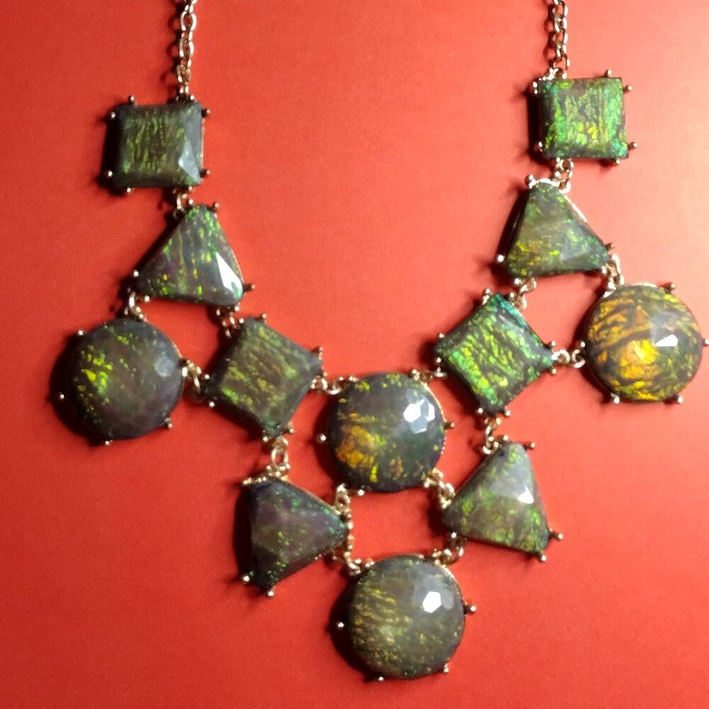Ladies Pretty Iridescent, Green Necklace, Adjustable